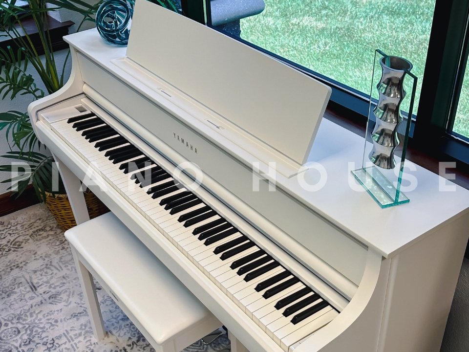 Cận cảnh YAMAHA CLP-875 WH tại Piano House